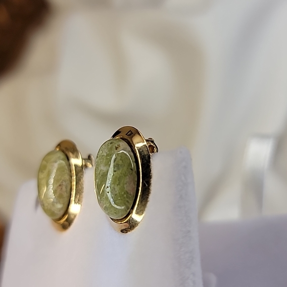 Vintage Green sage stone Earrings CLIP-ON Costume Statement Jewelry ✨️ - Picture 7 of 10